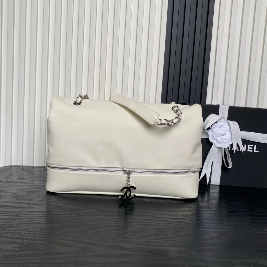 chanel_vintage_paris-london_flap-bag_9902_side.jpg
