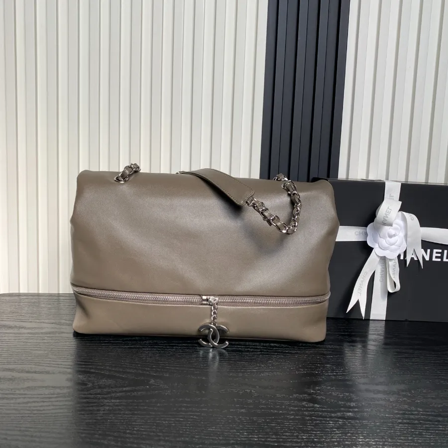 chanel_vintage_paris-london_flap-bag_9902_side.jpg