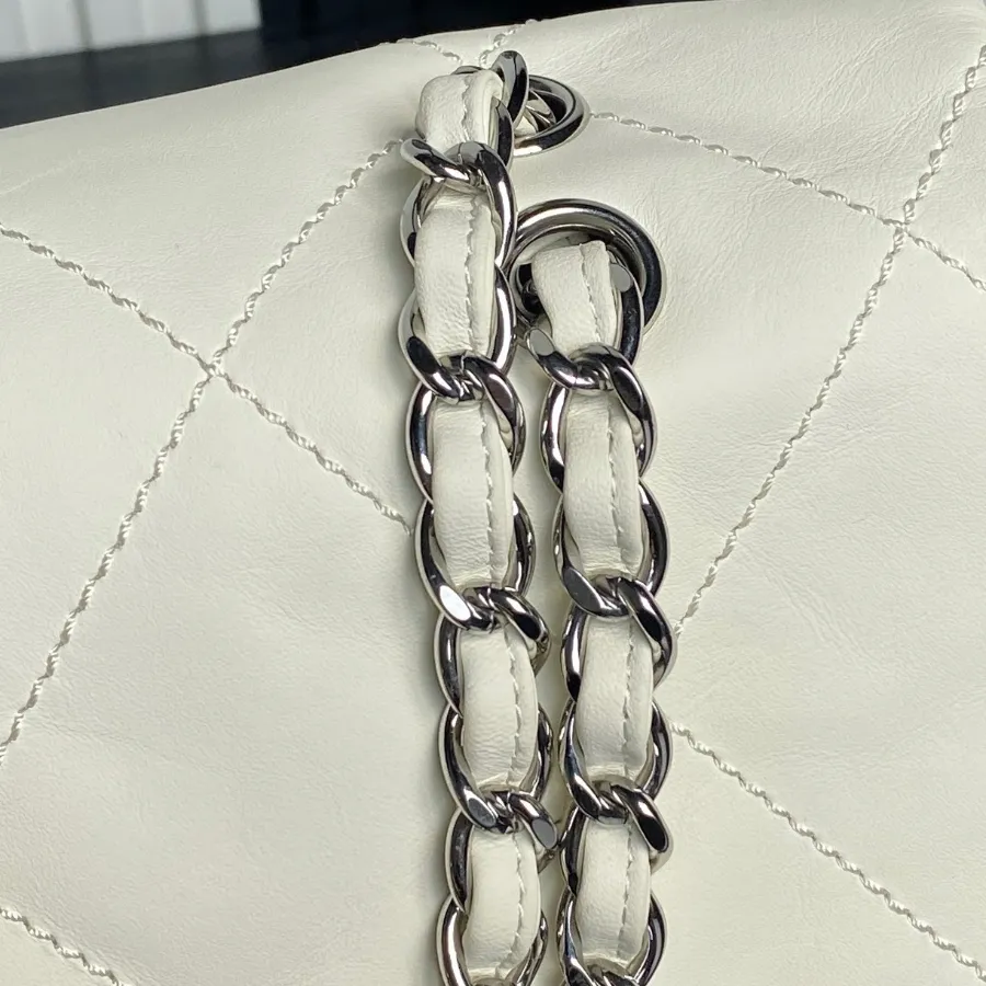 chanel_vintage_paris-london_flap-bag_9902_detail_02.jpg