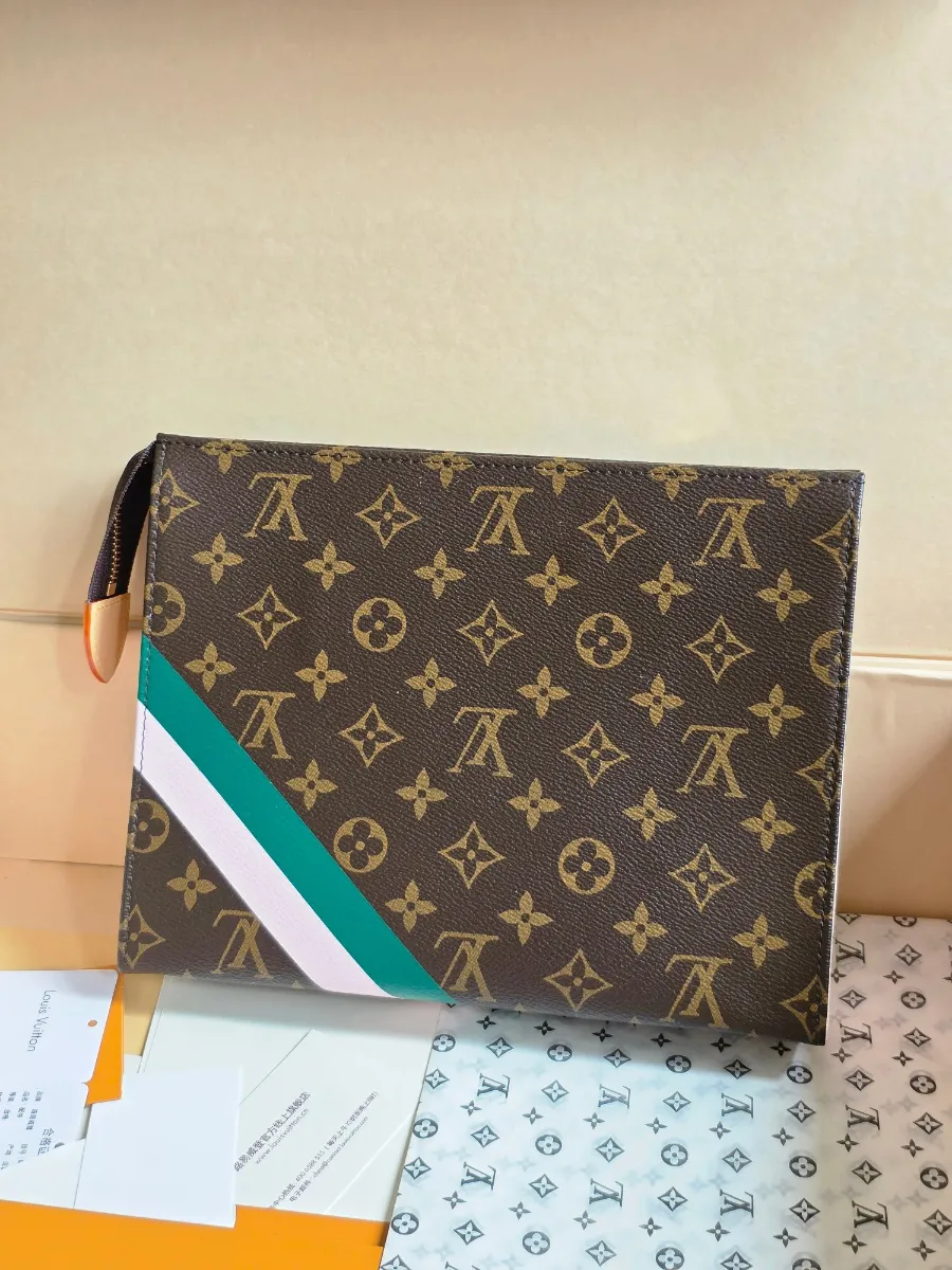 louis_vuitton_tennis_capsule_m25820_back.jpg