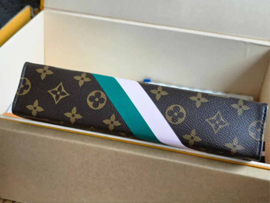 louis_vuitton_tennis_capsule_m25820_bottom.jpg