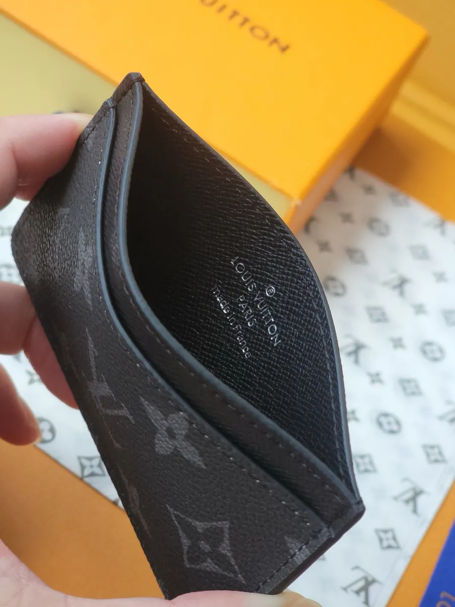 louis_vuitton_p01960_detail_01.jpg