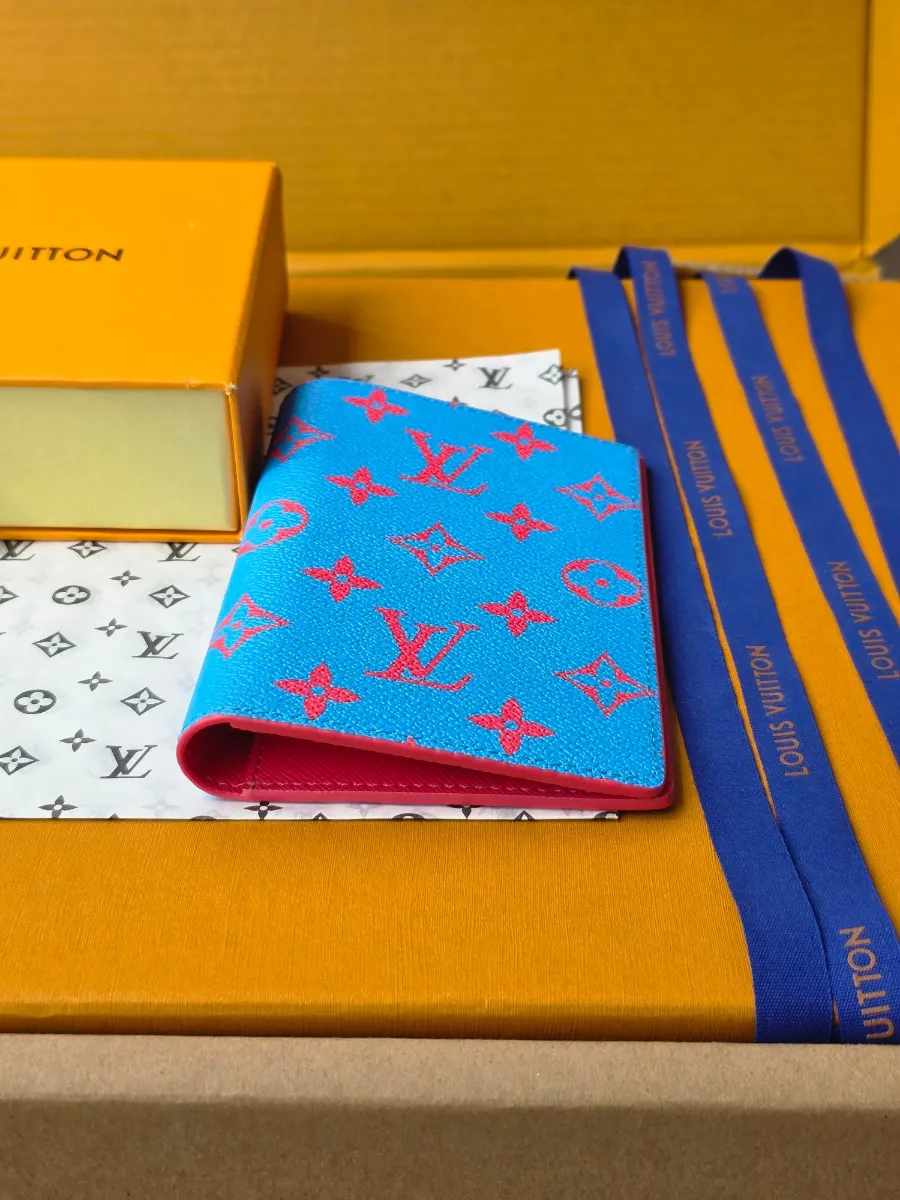Louis_Vuitton_루이비통_여권_커버지갑_M14770_bottom.jpg