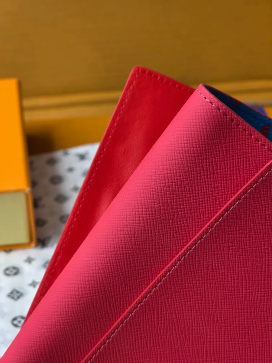 Louis_Vuitton_루이비통_여권_커버지갑_M14770_detail_04.jpg